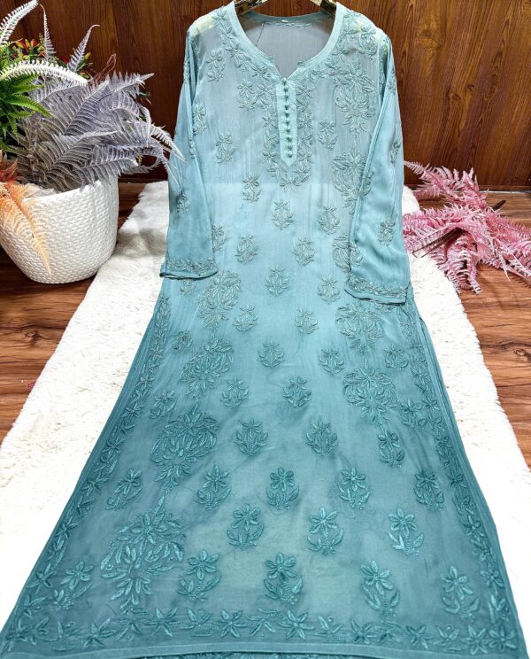Lucknowi Chikankari Viscose 3D Ghass Patti Kurti .