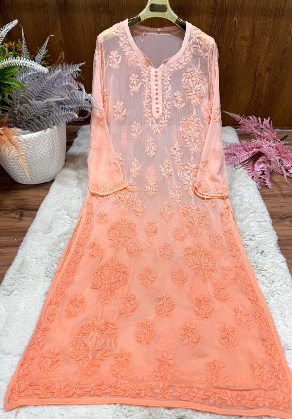 Lucknowi Chikankari Viscose 3D Ghass Patti Kurti .