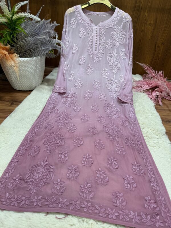 Lucknowi Chikankari Viscose 3D Ghass Patti Kurti .