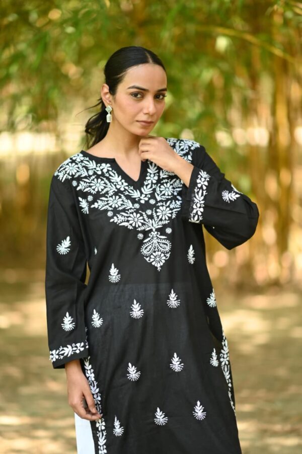 Lucknowi Chikankari Kurti .