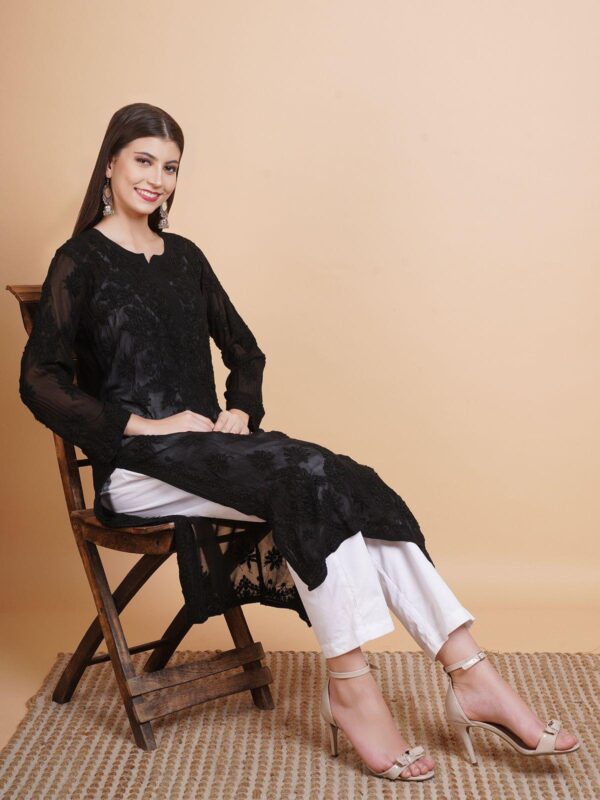 Lucknowi Chikankari Viscose Kurti .