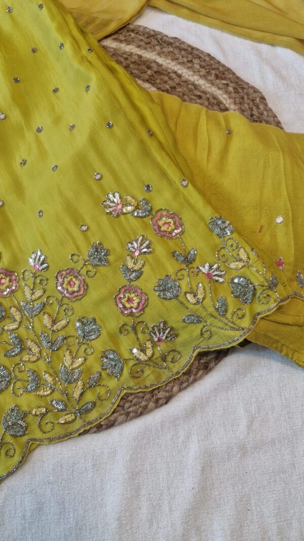 Chinnon Handwork Kurta , Pant  And  Duppata Set .