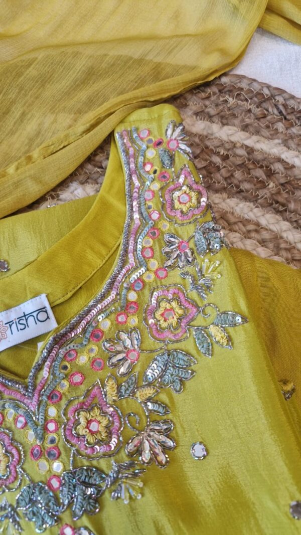 Chinnon Handwork Kurta , Pant  And  Duppata Set .